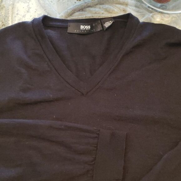 𝅺hugo Boss Wool Medium Sweater - Picture 2 of 2